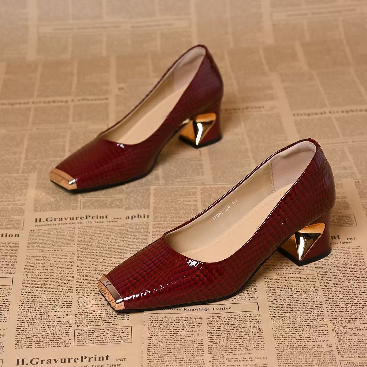 Women's French-style Snake-pattern Chunky-heel Versatile Soft-soled Leather Shoes